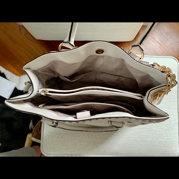 Michael Kors Leather Hand/shoulder bag- like new - Picture 5 of 7